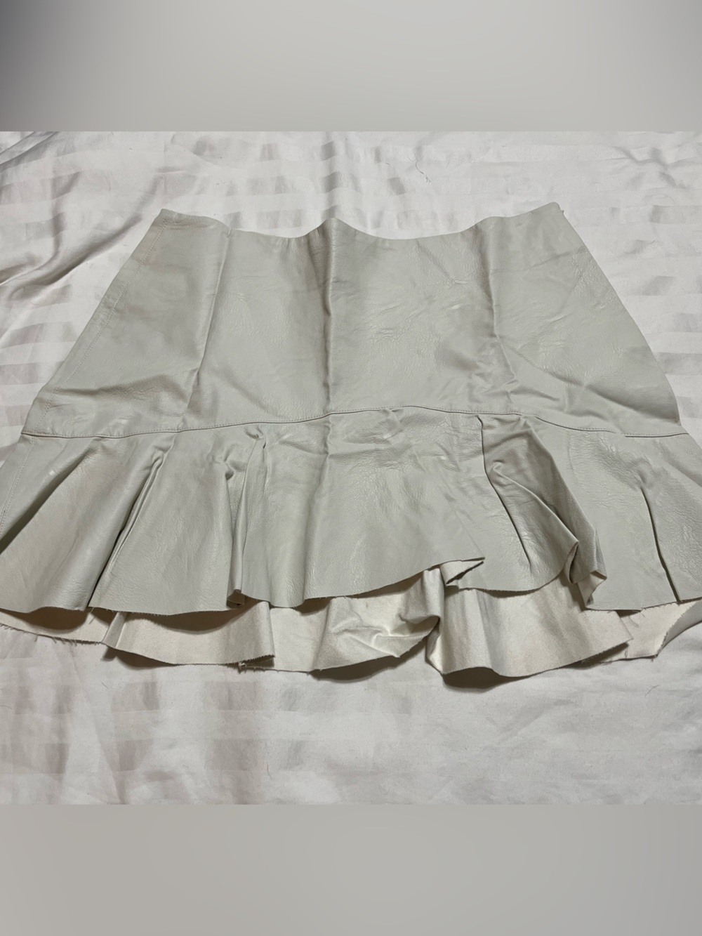 Zara Cream Ruffle Skirt XL
17-01